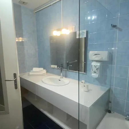 Hotel Restaurant Les Voyageurs Montaigu-Vendee