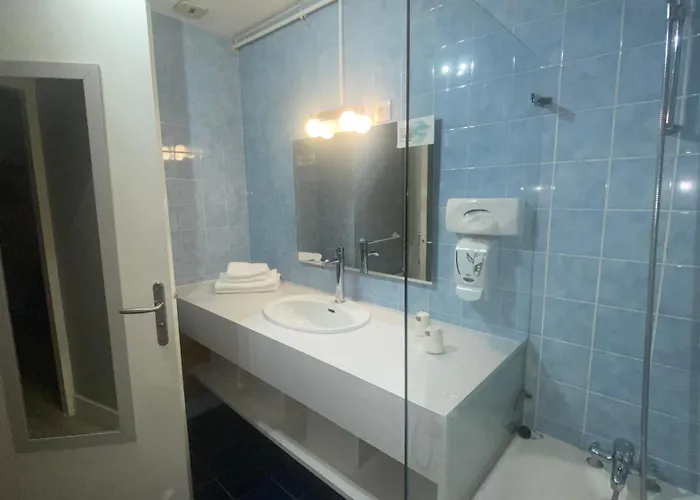 Hotel Restaurant Les Voyageurs Montaigu-Vendee