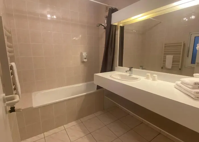 Hotel Restaurant Les Voyageurs Montaigu-Vendee