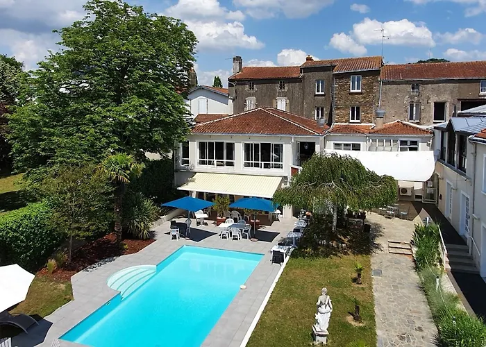 Hotel Restaurant Les Voyageurs Montaigu-Vendee